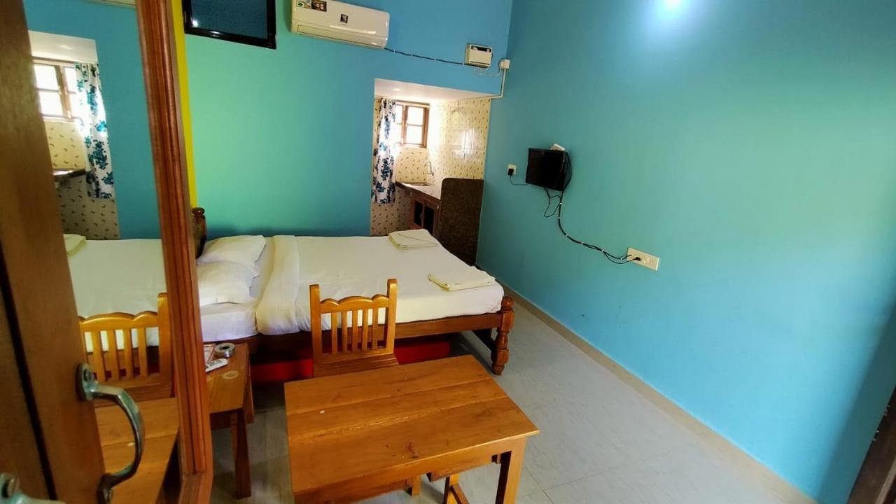 Shrushthee Guest House วากาตอร์ ภายนอก รูปภาพ