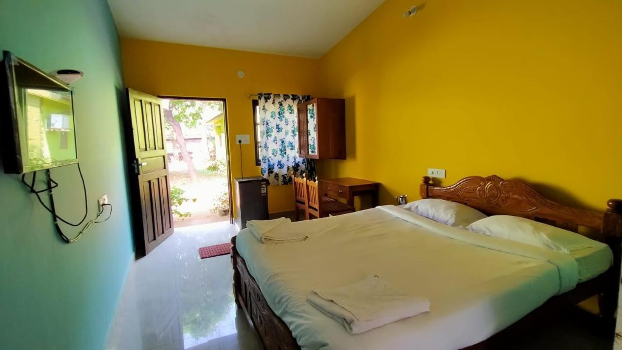 Shrushthee Guest House วากาตอร์ ภายนอก รูปภาพ