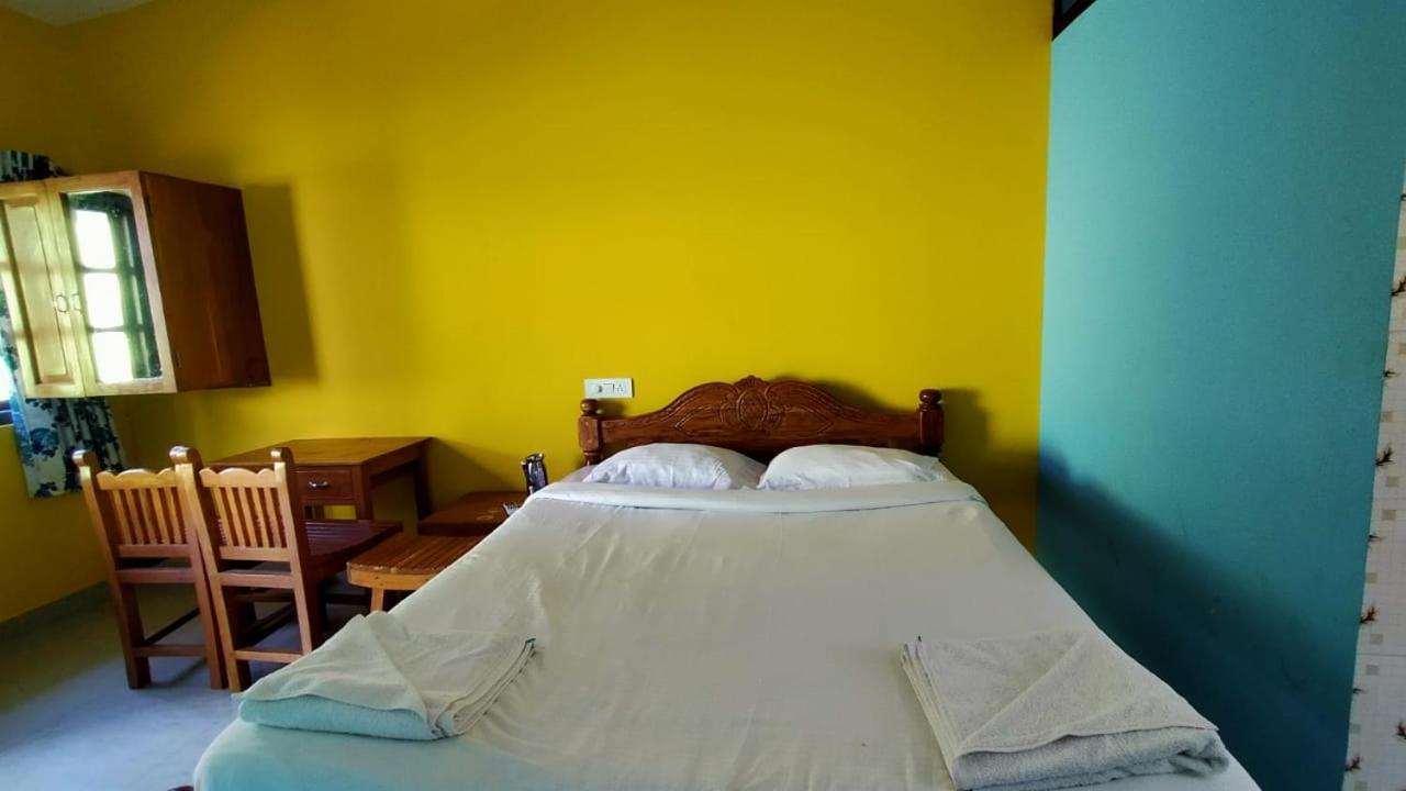Shrushthee Guest House วากาตอร์ ภายนอก รูปภาพ
