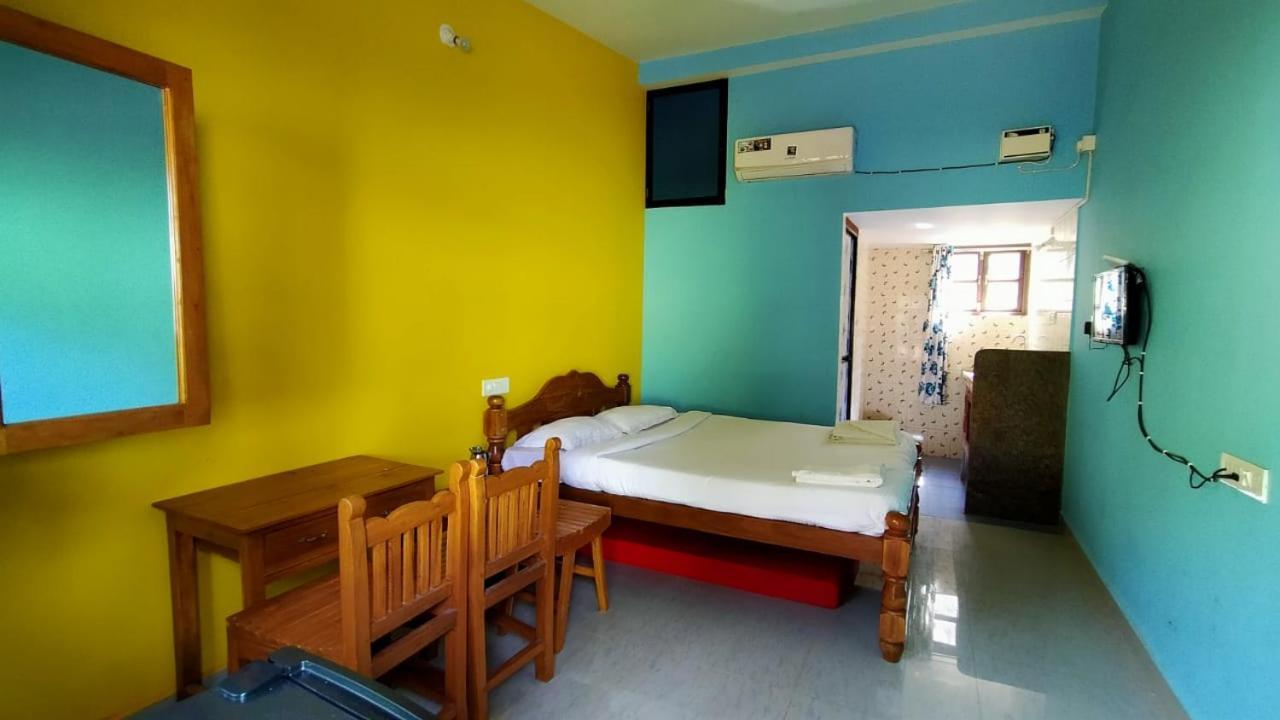 Shrushthee Guest House วากาตอร์ ภายนอก รูปภาพ